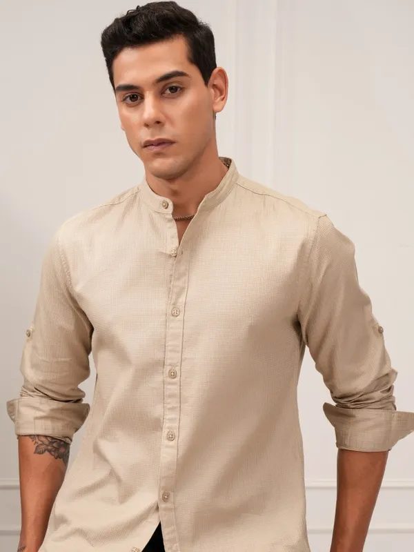 Highlander Men Beige Solid Regular Fit Casual Shirt