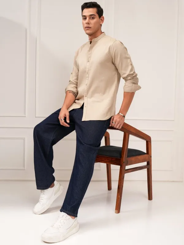 Highlander Men Beige Solid Regular Fit Casual Shirt