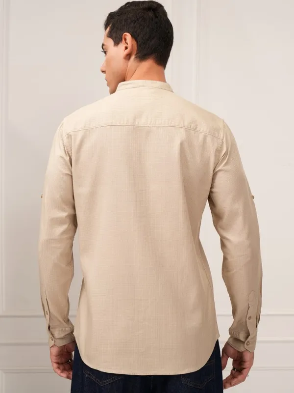 Highlander Men Beige Solid Regular Fit Casual Shirt
