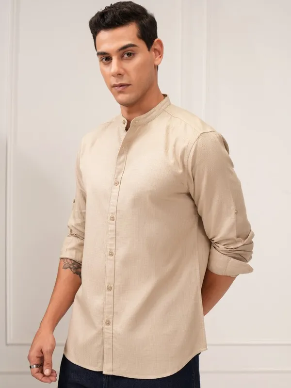 Highlander Men Beige Solid Regular Fit Casual Shirt