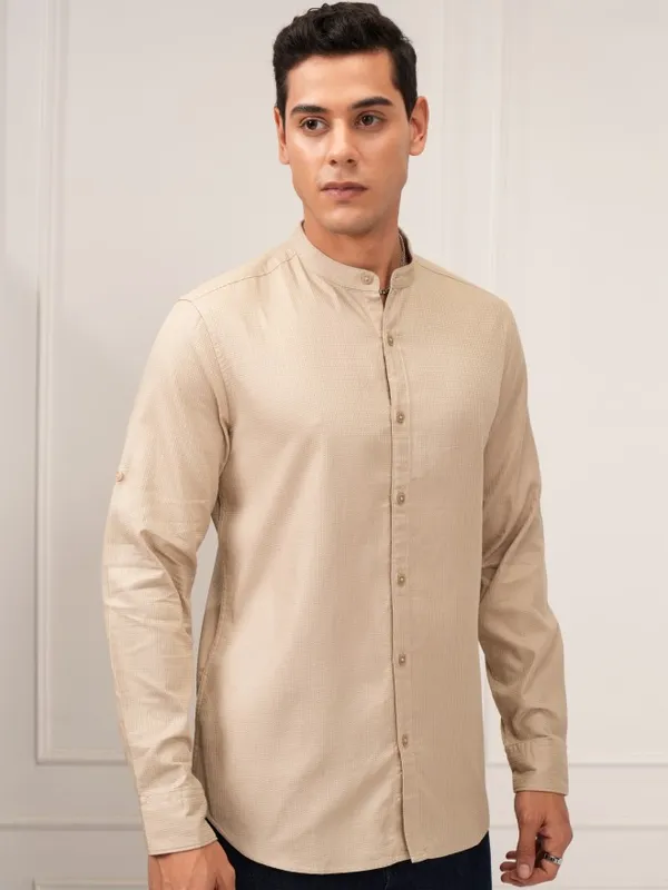 Highlander Men Beige Solid Regular Fit Casual Shirt