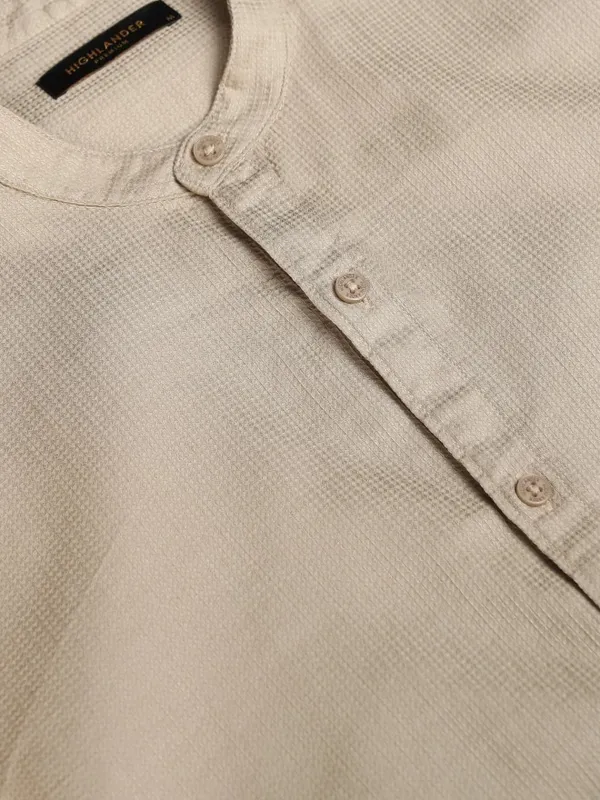 Highlander Men Beige Solid Regular Fit Casual Shirt