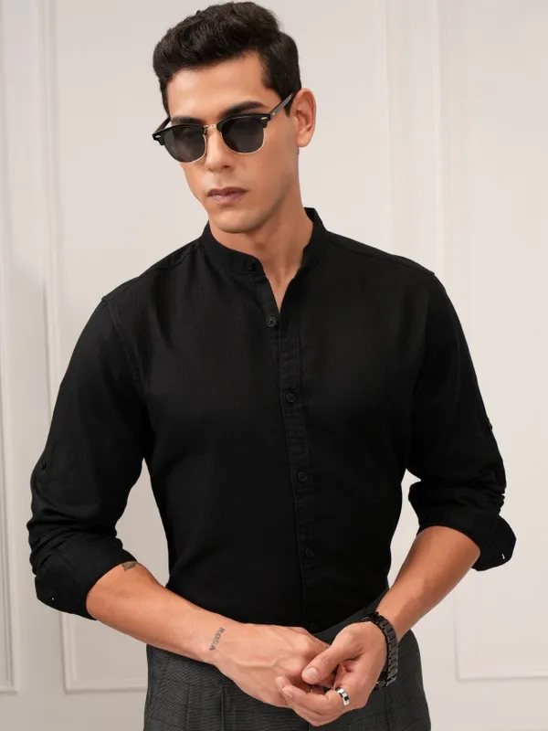 Highlander Men Black Solid Regular Fit Casual Shirt