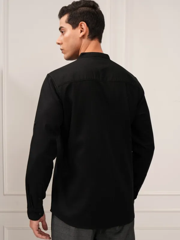 Highlander Men Black Solid Regular Fit Casual Shirt