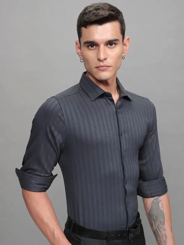 Highlander Men Navy Blue Striped Slim Fit Casual Shirt