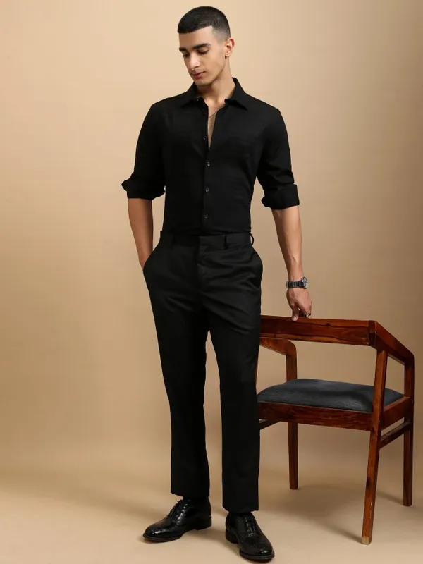 Highlander Men Black Textured Slim Fit Casual Shirt