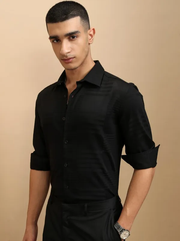 Highlander Men Black Textured Slim Fit Casual Shirt