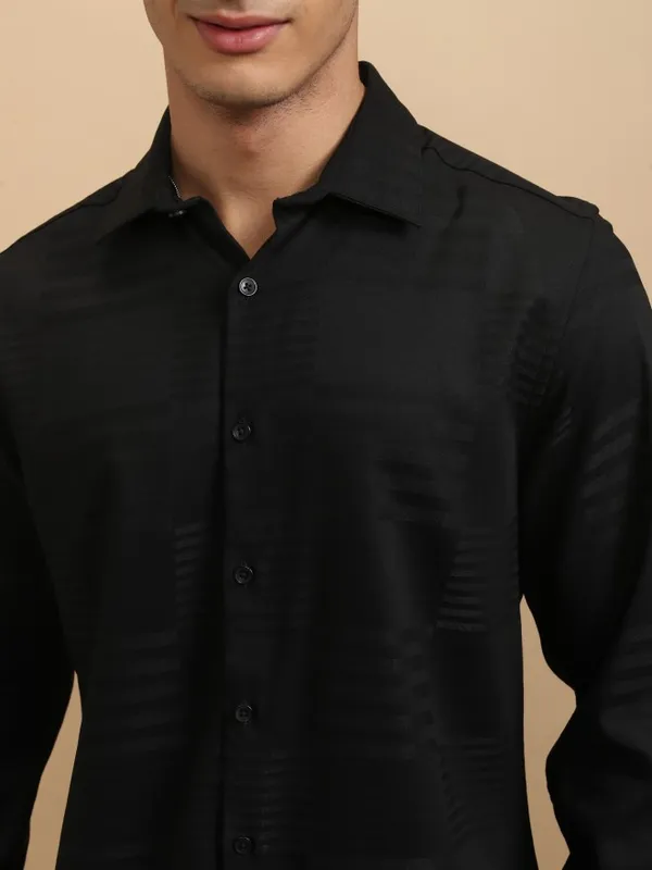 Highlander Men Black Textured Slim Fit Casual Shirt