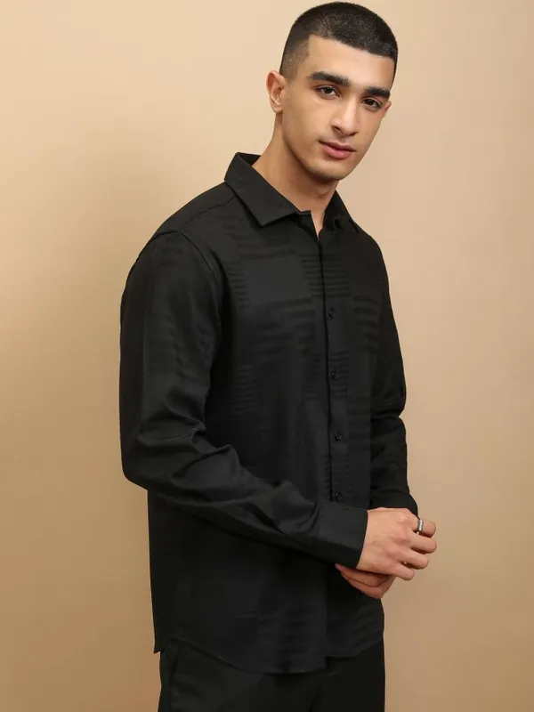 Highlander Men Black Textured Slim Fit Casual Shirt