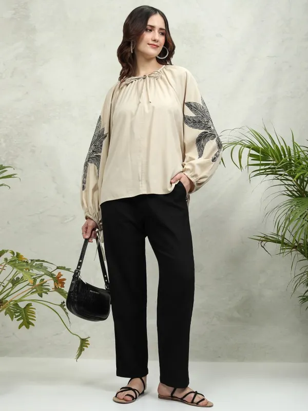 Tokyo Talkies Women Black Solid Tapered Fit Casual Trouser