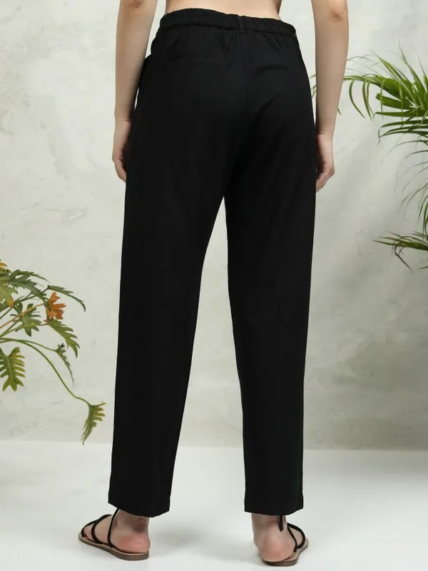 Tokyo Talkies Women Black Solid Tapered Fit Casual Trouser