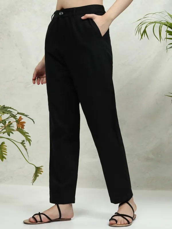 Tokyo Talkies Women Black Solid Tapered Fit Casual Trouser
