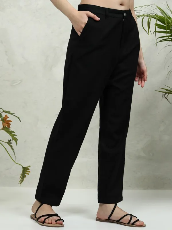 Tokyo Talkies Women Black Solid Tapered Fit Casual Trouser