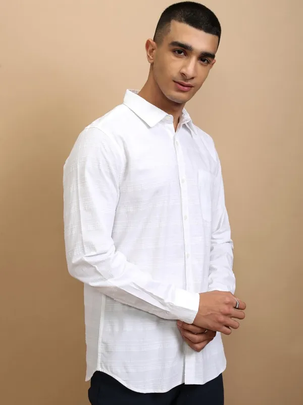 Highlander Men White Checked Regular Fit Casual Shirt