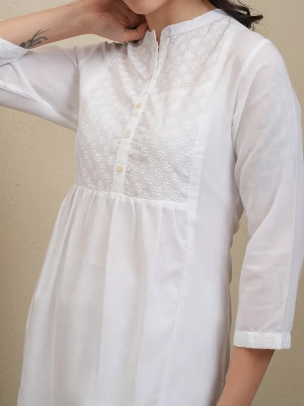 Vishudh Women White Solid Kurta With Trousers