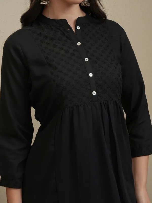 Vishudh Women Black Embroidered Kurta With Trouser