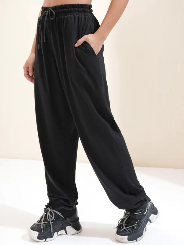 Tokyo Talkies Women Black Solid Regular Fit Joggers