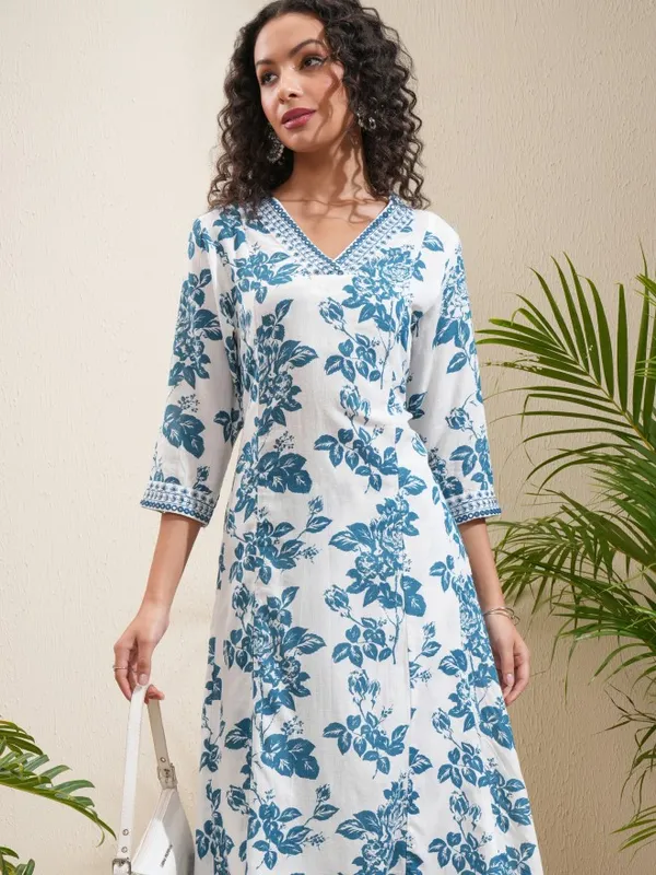 Vishudh Women White Printed Kurta With Trouser