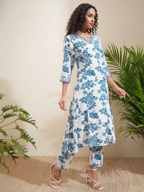 Vishudh Women White Blue Embroidered Ethnic Kurta Set With Pants 