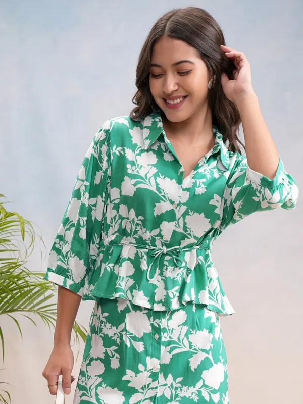 Vishudh Women Green Top With Skirt