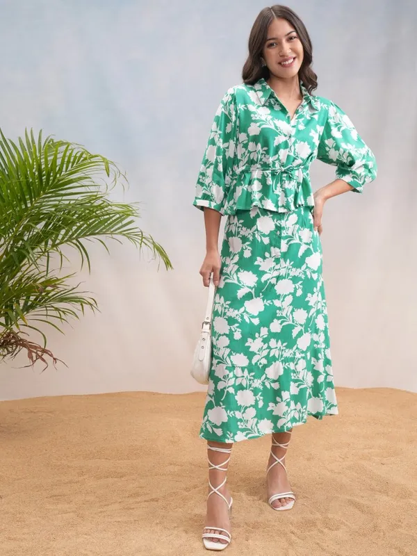 Vishudh Women Green Top With Skirt