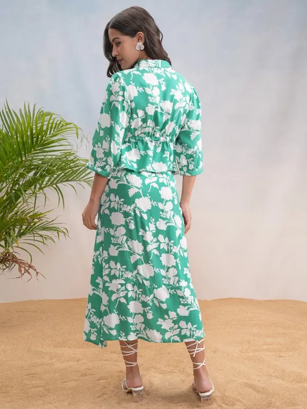 Vishudh Women Green Top With Skirt