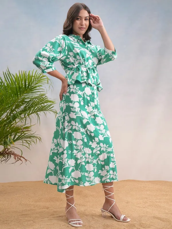 Vishudh Women Green Top With Skirt