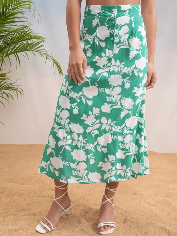Vishudh Women Green Top With Skirt