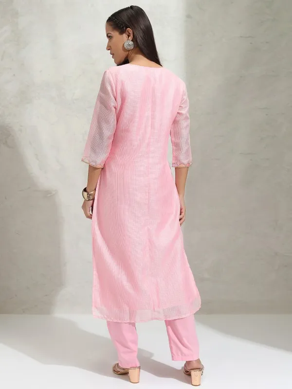 Vishudh Women Pink Solid Regular Round Neck Kurta With Neck Patch Three Quarter Sleeves And Slim Pants 