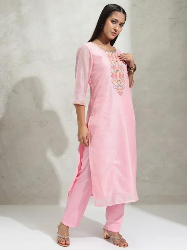 Vishudh Women Pink Solid Regular Round Neck Kurta With Neck Patch Three Quarter Sleeves And Slim Pants 