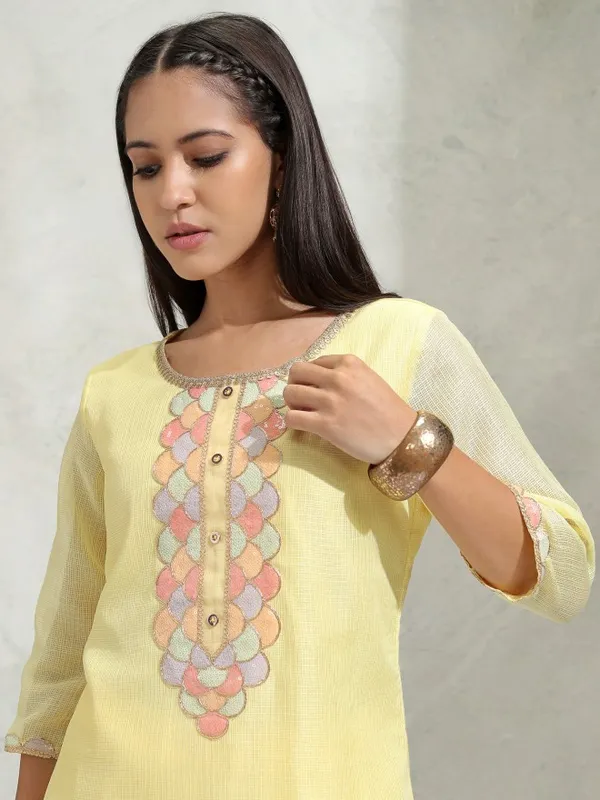 Vishudh Women Yellow Solid Regular Round Neck Kurta With Neck Patch Three Quarter Sleeves And Slim Pants 