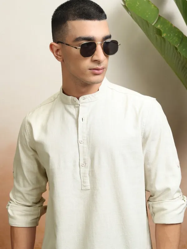 Highlader Men Off White Solid Regular Fit Casual Shirt