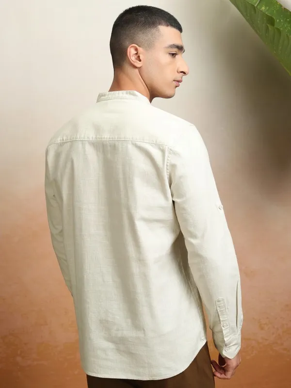Highlader Men Off White Solid Regular Fit Casual Shirt