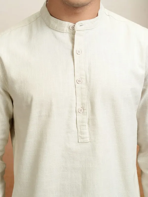 Highlader Men Off White Solid Regular Fit Casual Shirt