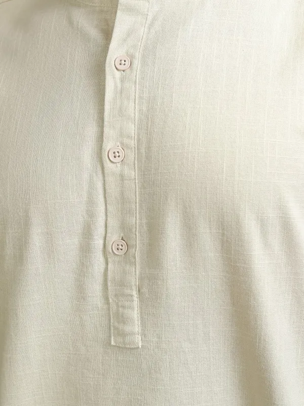 Highlader Men Off White Solid Regular Fit Casual Shirt