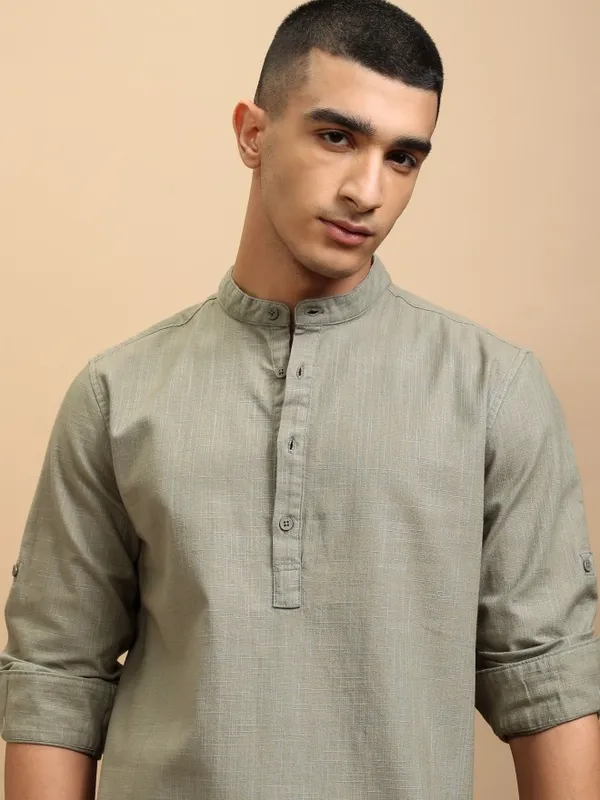 Highlander Men Green Solid Regular Fit Casual Shirt