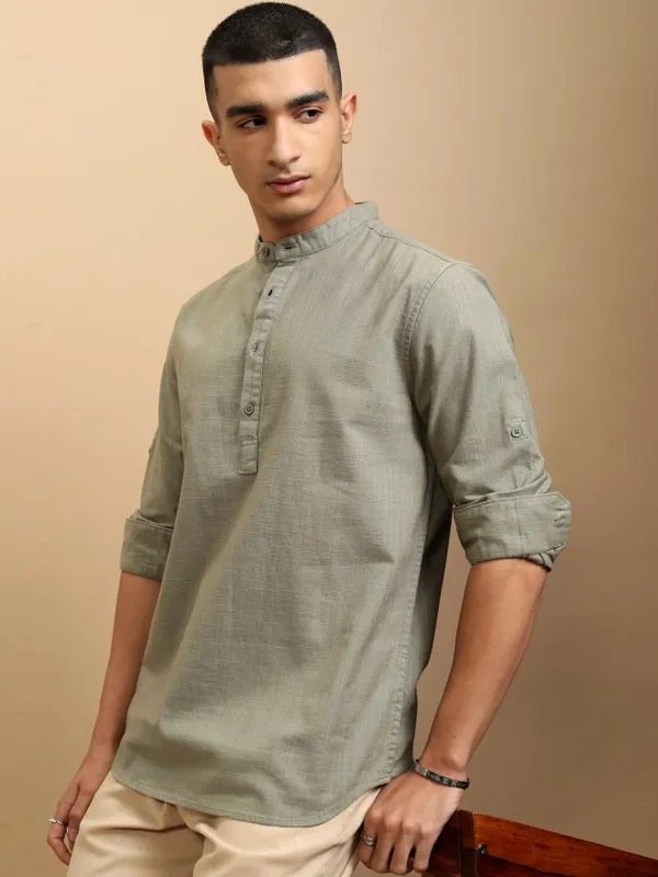 Highlander Men Green Solid Regular Fit Casual Shirt