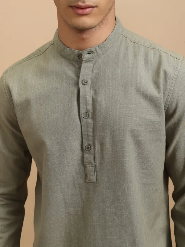 Highlander Men Green Solid Regular Fit Casual Shirt