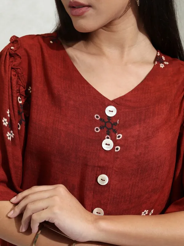 Vishudh Women Maroon Embroidered Regular Top