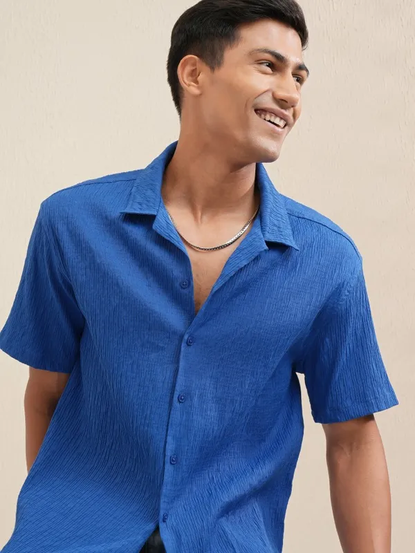 Locomotive Men Blue Textured Relaxed Fit Casual Shirt