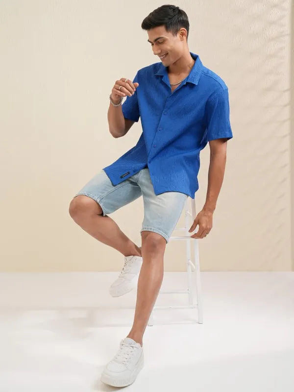 Locomotive Men Blue Textured Relaxed Fit Casual Shirt