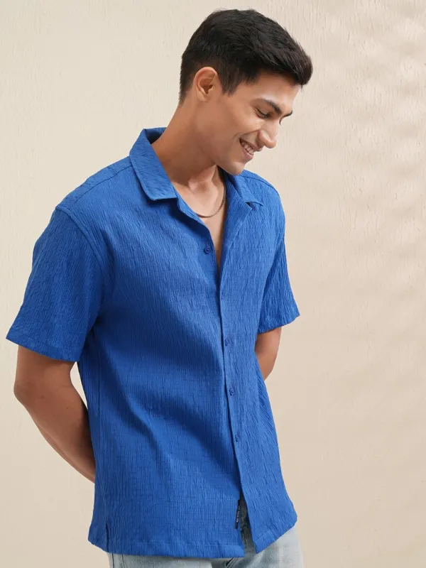 Locomotive Men Blue Textured Relaxed Fit Casual Shirt