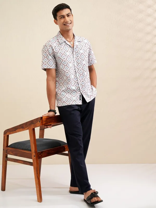 Locomotive Men White Printed Relaxed Fit Casual Shirt