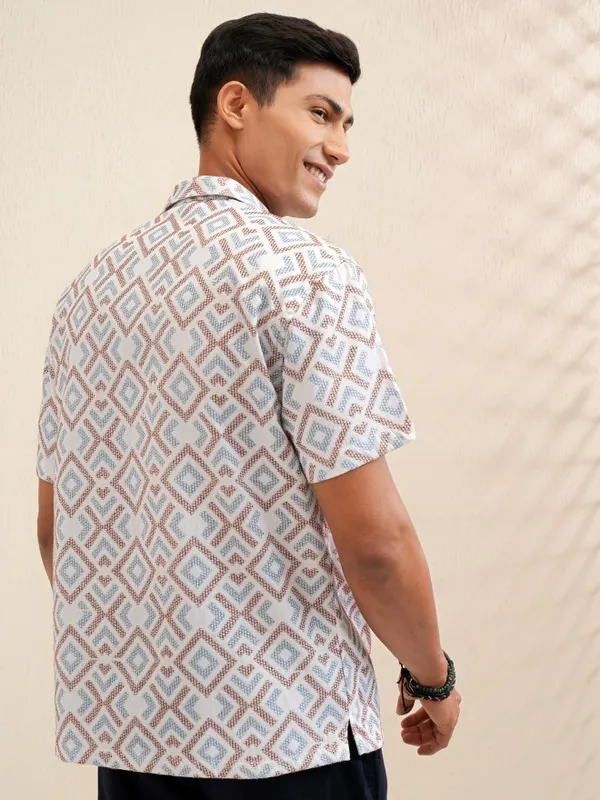 Locomotive Men White Printed Relaxed Fit Casual Shirt