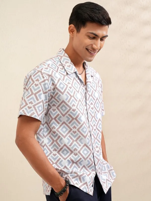 Locomotive Men White Printed Relaxed Fit Casual Shirt