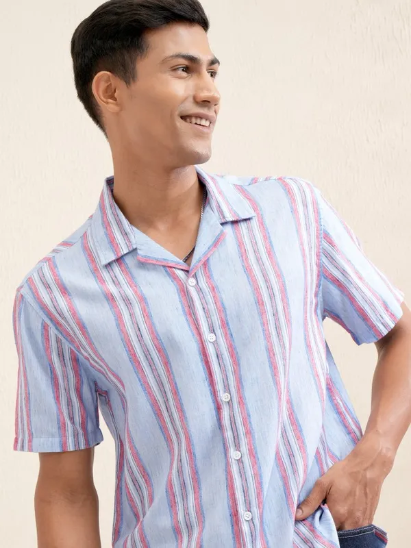 Locomotive Men Blue Checked Relaxed Fit Casual Shirt