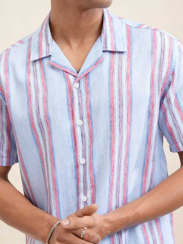 Locomotive Men Blue Checked Relaxed Fit Casual Shirt