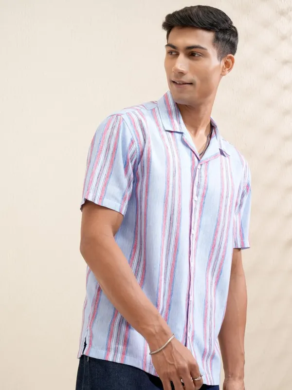 Locomotive Men Blue Checked Relaxed Fit Casual Shirt