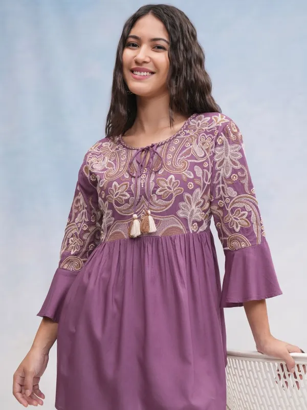 Vishudh Women Mauve Embroidered Top