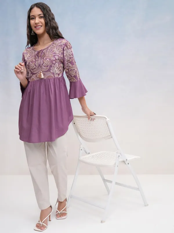 Vishudh Women Mauve Embroidered Top